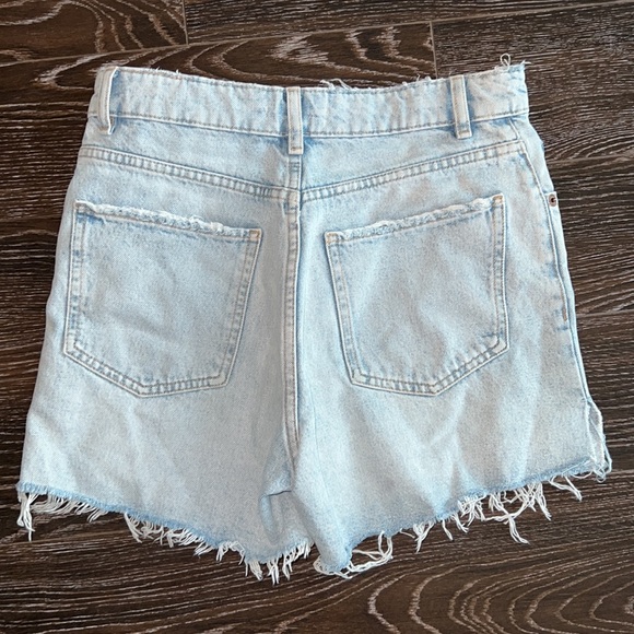Zara high waisted light blue denim shorts - Picture 3 of 3